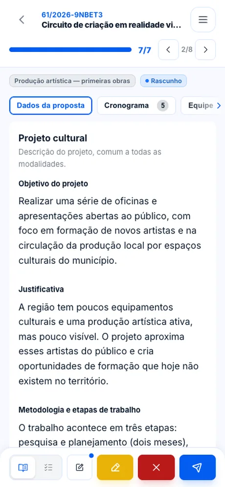 Tela de avaliação no celular, com o progresso dos critérios no topo e os botões de envio embaixo.