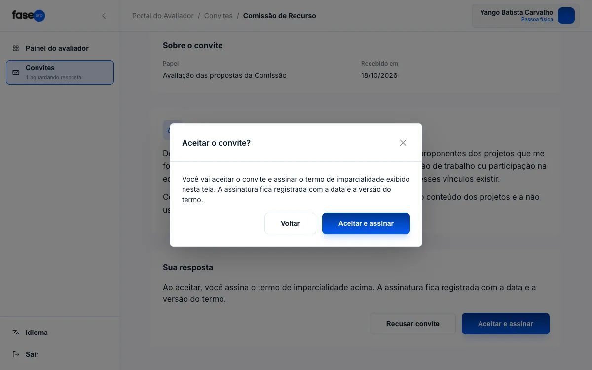 Janela Aceitar o convite, com os botões Voltar e Aceitar e assinar.